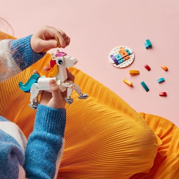 LEGO Creator 3 n1 Magical Unicorn Seahorse Peacock Rainbow 31140 Easter gift - Picture 13 of 16